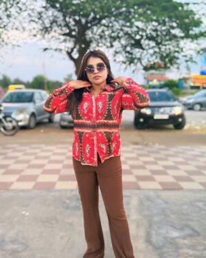 Rajini Lakshmish Instagram - Sipping coffee ☕️ watching the sky turn pink💕