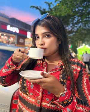 Rajini Lakshmish Instagram - Sipping coffee ☕️ watching the sky turn pink💕