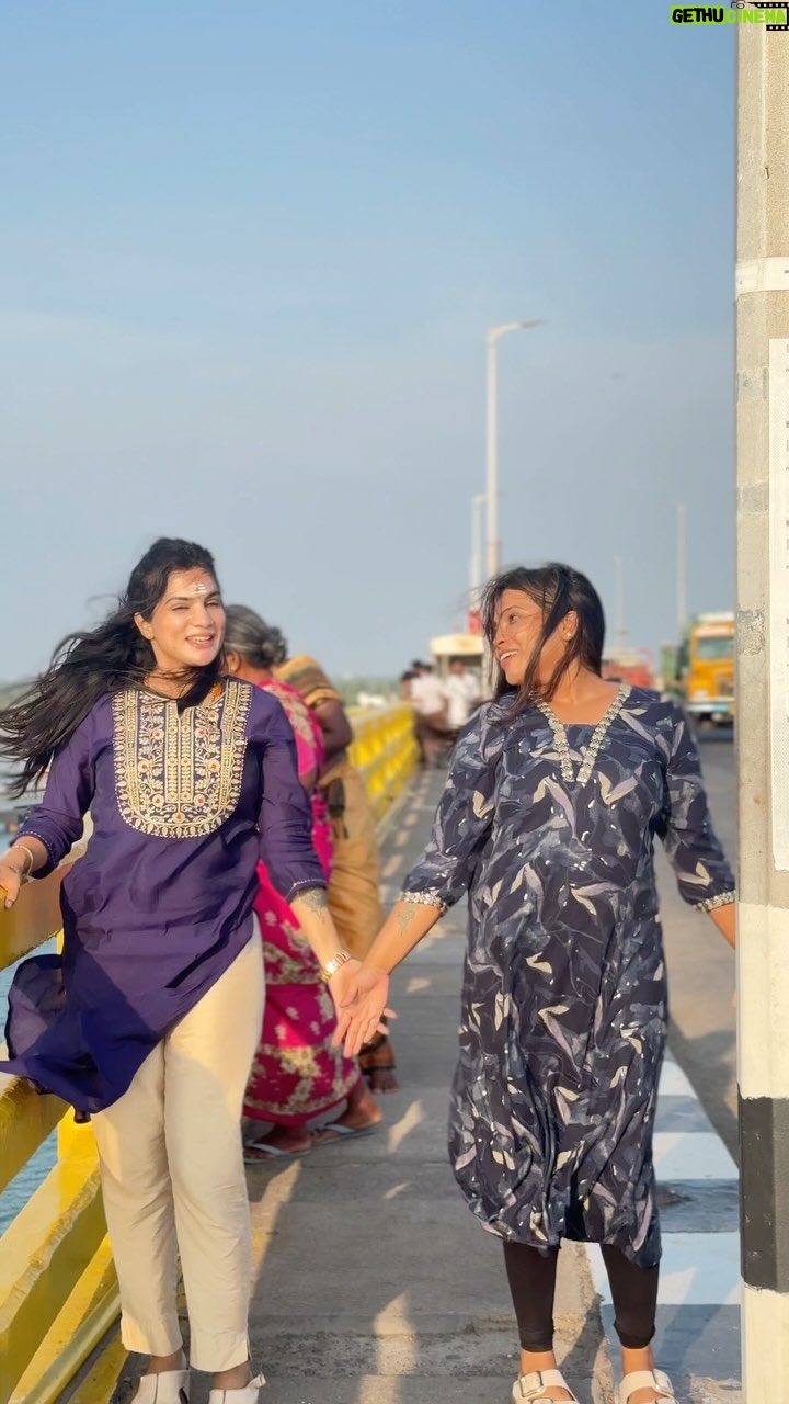 Rajini Lakshmish - 11K Likes -