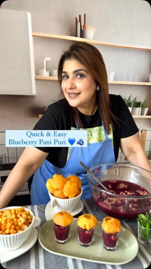 Rakhee Vaswani Instagram - This isn’t your regular pani puri… it’s a berry special one! 🫐💙Made with USA Blueberries, this fusion is a flavour explosion you NEED to try😍

Here’s how you can make it 👇🏻
Ingredients:
•1 tbsp Ginger (chopped)
•1 tsp Oil
•100g USA Frozen Blueberries
•½ cup Gur (Jaggery) water
•¼ cup Tamarind Pulp
•3-4 Green Chilies
•½ tsp Black Salt
•1 tsp Jeera Powder
•1-2 tbsp Pani Puri Masala
•Mint (handful)
•Ice
•500ml Water
•30g Boondi (regular)
•60g Soaked Boondi
•4 Boiled Potatoes
•Puri (to serve)

Method:
1.Heat oil, sauté ginger and USA blueberries for 2 minutes. Add tamarind and gur water, cook till thick.
2.Cool and blend with chilies, mint, black salt, jeera, and pani puri masala. Add ice while blending.
3.Strain, adjust spice and sweetness with water.
4.Stir in boondi. In a separate bowl, mix boiled potatoes and soaked boondi with salt and red chili powder.
5.Serve with puris and enjoy!😍

(USA Blueberry, Pani Puri, USA, Blueberry Pani Puri, Fusion recipe, Easy Blueberry Recipe, Pani Puri, Fusion, , Refreshing, Summer Drink, Street Food, Mint, Boondi, Spicy, Sweet and Savory)

#chefrakheevaswani #BlueberryPaniPuri #FusionFood #StreetFoodTwist #Usablueberry  #HealthyStreetFood #SummerRefreshment #PaniPuriLovers #FoodieLife #Foodstagram #FusionRecipes #BlueberryLove #PaniPuriMagic #ChilledDrinks #FoodieAdventure #SpicyAndSweet #DesiFlavours #RefreshingDrinks #MustTryRecipe #FoodGoals #SnackTime