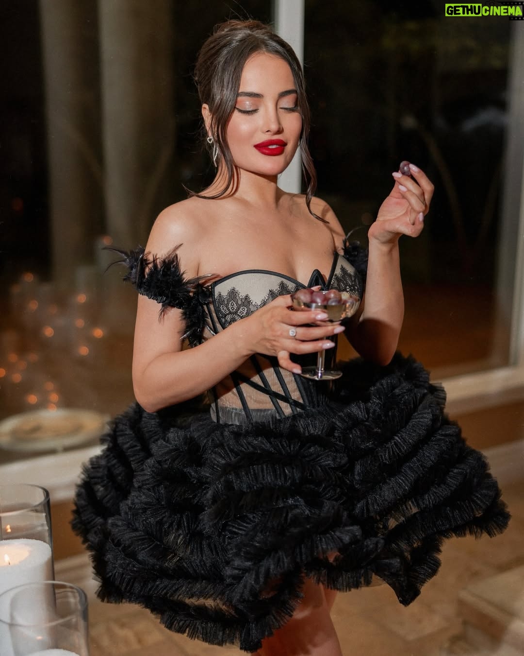 Rebecca Ghaderi - 357.3K Likes - 👗 @hananehcouture
Hair @melikazeynali
PHOTO @rl_footage @amirrezaakbari
DESIGN @mahipasha @balloondesignbytina @gigiscandlesoc @nonnascuisine