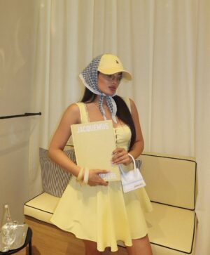 Rebecca Ghaderi Instagram - Congratulations @simon_porte_jacquemus on the opening of the first @jacquemus boutique in LA! 💛🍌🍋
افتتاحیه اولین بوتیک jacquemus در لس آنجلس🌼