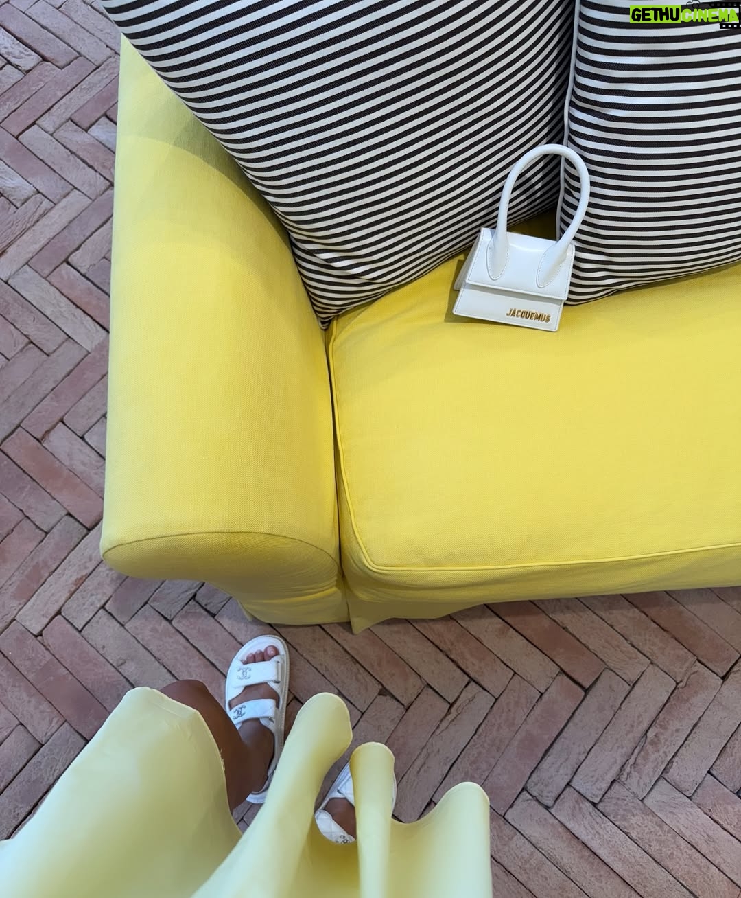 Rebecca Ghaderi - 186.3K Likes - Congratulations @simon_porte_jacquemus on the opening of the first @jacquemus boutique in LA! 💛🍌🍋
افتتاحیه اولین بوتیک jacquemus در لس آنجلس🌼