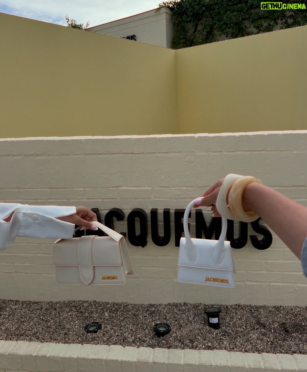 Rebecca Ghaderi - 186.3K Likes - Congratulations @simon_porte_jacquemus on the opening of the first @jacquemus boutique in LA! 💛🍌🍋
افتتاحیه اولین بوتیک jacquemus در لس آنجلس🌼