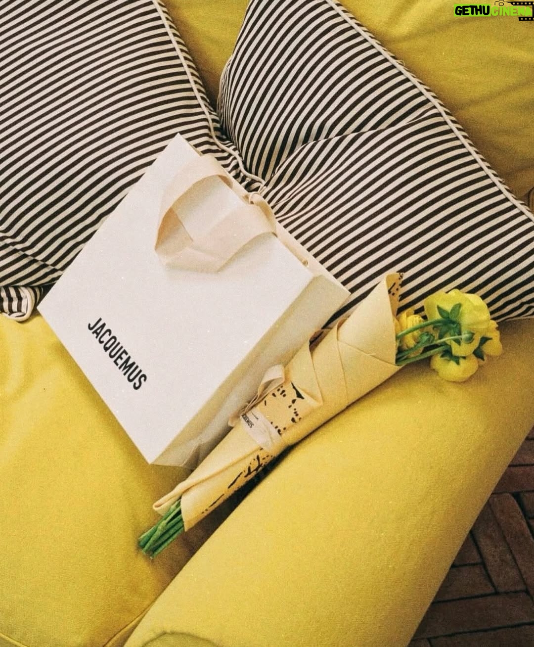 Rebecca Ghaderi - 186.3K Likes - Congratulations @simon_porte_jacquemus on the opening of the first @jacquemus boutique in LA! 💛🍌🍋
افتتاحیه اولین بوتیک jacquemus در لس آنجلس🌼