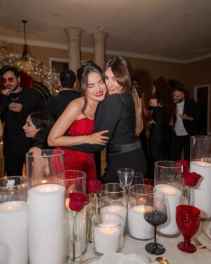 Rebecca Ghaderi Instagram - These people made my birthday extra magical🎂 
♥️ 
#27
All designs & decorations by  @mahipasha 
@rl_footage 
@hananehcouture 
@melikazeynali 
@amirrezaakbari 
@gigiscandlesoc 
@balloondesignbytina 
@nonnascuisine