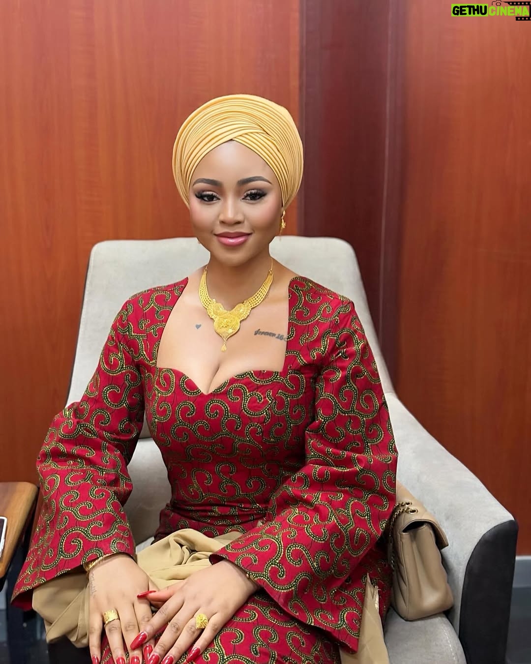 Regina Daniels - 318.5K Likes - Akwaaba 🤩
Here in Ghana for the inauguration of the president 🇬🇭
Outfit: @regaeofficial