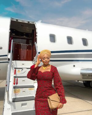 Regina Daniels Instagram - Akwaaba 🤩
Here in Ghana for the inauguration of the president 🇬🇭 

Outfit: @regaeofficial