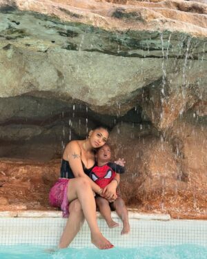 Regina Daniels Instagram - Mummy and her babies time ❤️😍 

Skin: @susanchanelbeauty