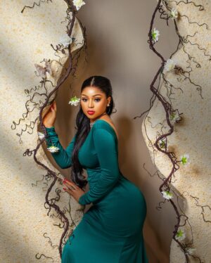Regina Daniels Instagram - Do Not hurry in life if February doesn’t March, April May. 

Dress: @regaeofficial