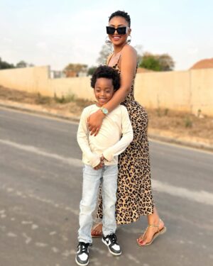 Regina Daniels Instagram - Current Status: Grateful and Glowing 🤩🤎