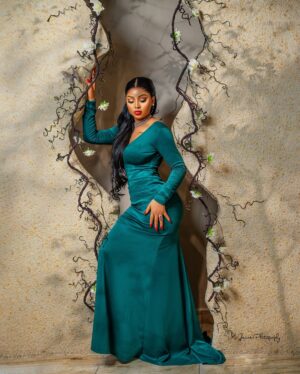 Regina Daniels Instagram - Do Not hurry in life if February doesn’t March, April May. 

Dress: @regaeofficial