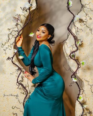 Regina Daniels Instagram - Do Not hurry in life if February doesn’t March, April May. 

Dress: @regaeofficial