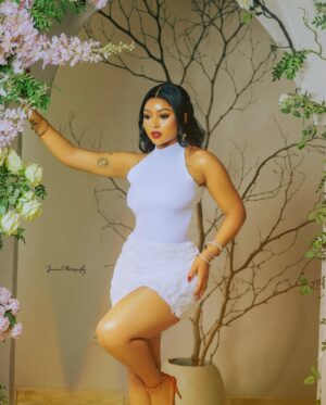 Regina Daniels Instagram - Na money wey go make me craze na e I Dey find now 🤭 

Dress: @regaeofficial 
Mua: @zaraleinadsignature 
Hair styled: @styledby_earlymomo1 
📷: @jamesphotography2 

Skin : @susanchanelbeauty
