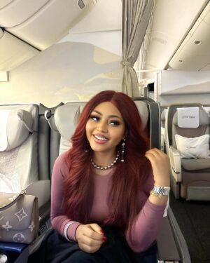 Regina Daniels Instagram - In London for the premiere of the movie THE WAITER and it’s a blast already ! 🤩