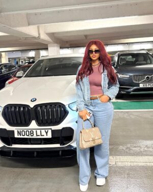 Regina Daniels Instagram - In London for the premiere of the movie THE WAITER and it’s a blast already ! 🤩