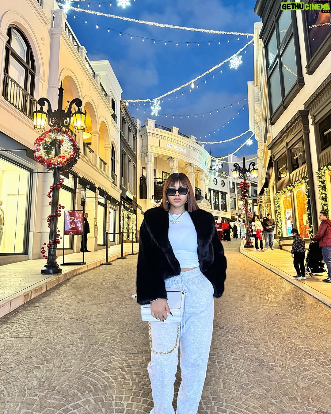 Regina Daniels - 220.4K Likes - Zaddy’s Princess 🤭 ✨😍👸