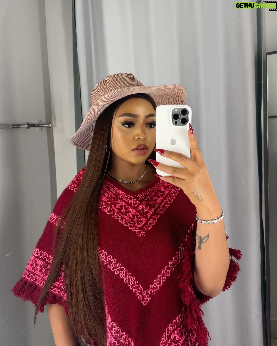 Regina Daniels - 297.3K Likes - No replica cause I am the main man..1 of 1…10/10
🎶😁😍