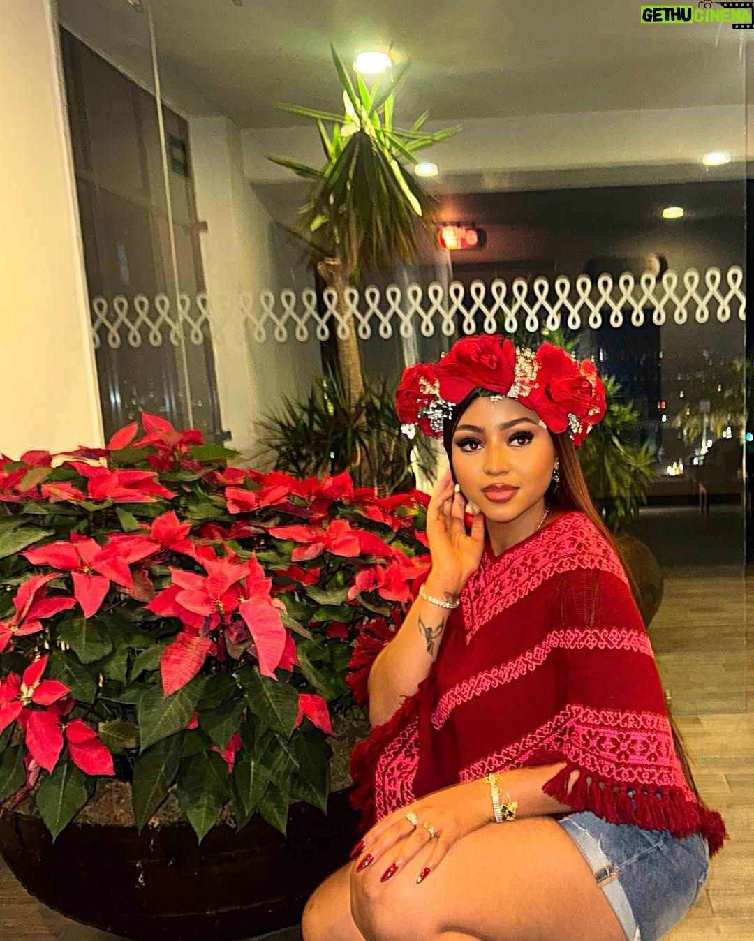 Regina Daniels - 297.3K Likes - No replica cause I am the main man..1 of 1…10/10
🎶😁😍