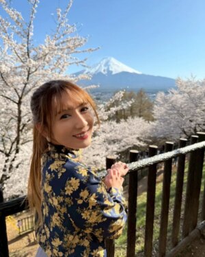 Reika Saiki Instagram - 私事都合により、明日から10日間ほどSNSの更新をお休みします🙇‍♀️

写真は関係ないけど、富士山と桜がとっても綺麗だった日🗻🌸