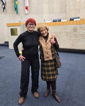 Renata Falzoni Instagram - Sexta-feira de visita mais que especial aqui na Câmara: Yedda, minha mãe, veio conhecer o gabinete e o lugar onde trabalho. ❤️