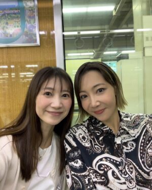 Reon Yuzuki Instagram - .
昨日は
ねねと
星組公演を
観に
宝塚大劇場に
行きました😊
大阪で休演日が
あると分かった時から
楽しみに計画していた
久しぶりの
大劇場😊❤️

.
さいっこうでした‼️❤️
まこっつあんの
男役集大成。
.
カッコよくて
素敵すぎるのに
可愛くて面白くて
魅力が溢れすぎてました❤️
.
お芝居も
ショーも
星組が一丸となっていて
まこっつあんに
愛を送る姿に
感動😢🙏

.
黒燕尾も
パレードの羽を背負う
まこっつあんも
見納めなのかと。
🥲
本当によく頑張ったなあ。

.
退団者の皆んなも
輝いてた。💓
.
素晴らしい舞台だったなあ❤️❤️❤️

.
東京の千秋楽まで
応援し続けてます🙏😊
.
観劇前は
ずっと
行きたかった
大好きな
くいじーぬさんに
ねねと
行けた☺️
相変わらず美味しすぎて
こちらも幸せでした😃
.
観劇後も
パフェ食べて😊

.
ねねとしっかり
デートしました☺️

.
がっつにも
会えた❤️
嬉しいー☺️

.

#星組
#礼真琴　ちゃん
#退団
#色んなことが走馬灯
#ありがとう
#夢咲ねね　ちゃん
#壱城あずさ　ちゃん
#明日は
#ホリデイイン
#大千穐楽
#頑張ります