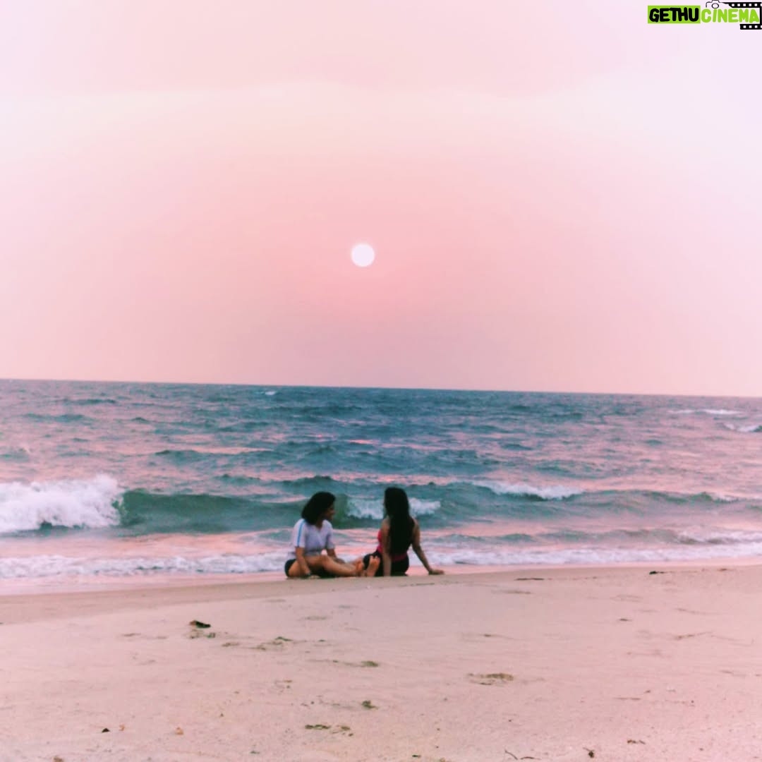 Resham Shrivardhan - 4.2K Likes - Mine all mine :)🌸❤️
#fyp #explore #reshamalaya #sisters