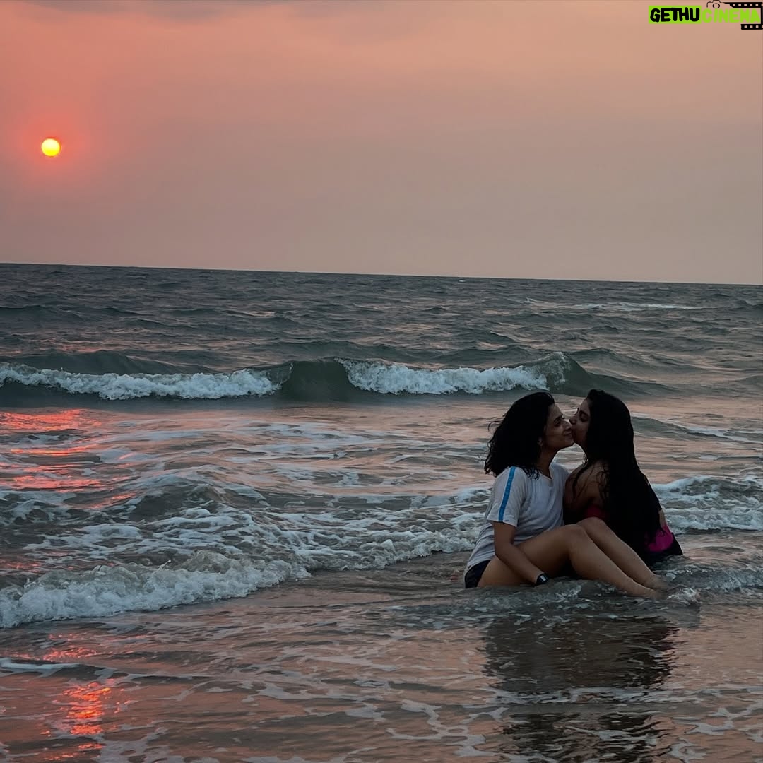 Resham Shrivardhan - 4.2K Likes - Mine all mine :)🌸❤️
#fyp #explore #reshamalaya #sisters