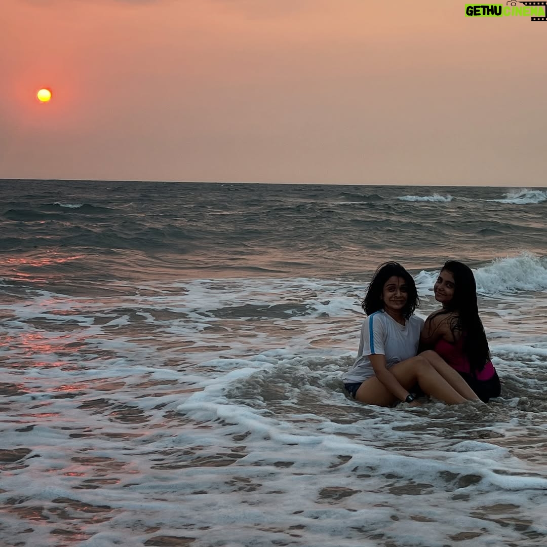 Resham Shrivardhan - 4.2K Likes - Mine all mine :)🌸❤️
#fyp #explore #reshamalaya #sisters