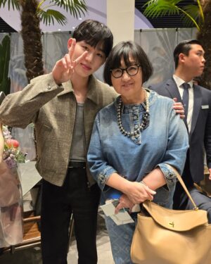 Rho Hee-young Instagram - #lategram #거룩한밤데몬헌터스 
#vip시사 
<거룩한 밤: 데몬 헌터스> 부제인 데몬 헌터스
악마 사냥꾼들에 대한 이야기
악마를 퇴치하는 퇴마사들의 이야기지만 보통의
오 컬트 영화와는 다른 마동석의 핵주먹 펀치가 더해진 새로은 전개 액션퇴마물 
퇴마 영화는 신부와 악령의 팽팽한 정신력 싸움 을 통해 악을 물리치는 전개지만 마동석배우의 영화답게 물리퇴마 사의 주먹으로 악령을 퇴치하는 이야기~~
#범죄도시 시리즈에이어
마동석표 @donlee  오컬트 퇴마시리즈로 도전..!!!!
다양한 영화장르 도전에 홧팅..!!!
👏👏👏👏👏👍👍👍👍👍👍👍👍👍👍❤️❤️❤️❤️❤️❤️❤️ 오랜만에
반가웠던 범준 @seo_bumjune 
#호러무비 #서현 @seojuhyun_s #정지소 @mint_ziso #이다윗 @_real_dd #경수진 @love3175989 쉽지않은 배역들~~~
특히 #글로리 아역 #정지소 👏👏👏👏👏👏👏
가능성 무한한..!!!!!!👏👏👏👏❤️❤️❤️❤️❤️
등꼴오싹 긴장감 👍👍👍👍👍
TKS to @donlee