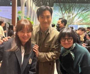 Rho Hee-young Instagram - #영화로비vip시사회 #영화로비 #하정우 감독 응원하러 다모인 우리~~^^ 런던서 전시하러온
@philipcolbert 까지 함께 애파에서 ㅎ 
하정우표블랙코미디 
이런 다양성 컨텐츠들이 사랑받아야 마땅합니다..!!!
집에와😘 돌아와서도 골프치다가 꼭생각나서 키득 키득 ㅎ ㅎ ㅎ ㅎ ㅎ ㅎ ㅎ ㅎ 👏👏🪺👏🪺❤️❤️❤️❤️❤️❤️❤️😀😀😀😀😀😀😀😀😀
대한민국 영화를 지키기위해 주말엔 극장으로 go go go..!!!!!🚗🚗🚗🚗🚗🚗