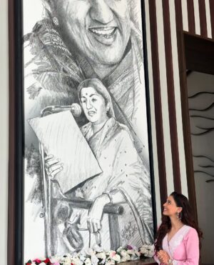 Richa Rathore Instagram - Light, lens and legacy. Beyond thrilled that I got an opportunity to shoot and perform at this iconic place🩷

#Bharat Ratna Gaansamragyi Lata Mangeshkar Natya Gruha Auditorium 
##anandi #ayediljeelezara #dangaltv #10pm