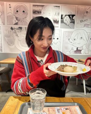 Rina Takeda Instagram - 『ワカコ酒 Season8』本日最終話の放送です。日々過ごしていると、お仕事や学校など生活に追われて考えなきゃいけないこともたくさんあると思います。でも「おいしい」と感じる時は「おいしい」以外何も考えなくていい時間だと思うんです。そんな日常の小さな幸せをいっぱい吸い込んで、明日もまた頑張ろう（楽しもう）って思えたらいいな、とワカコ酒を通して感じました。
皆さん、毎日おつかれさまです🍺
みなさんの日常に心あたたまる瞬間がたくさん訪れますように！ またね。☺️👋

◆3月26日（水）BSテレ東にて24時〜
◆4月1日（火）テレビ東京にて2時45分〜

そして、韓国での放送も決定しました📢🇰🇷
와카코와 술 시즌8> 4월 10일(목) 밤 12시 첫방송 -2회 연속 방송- 📺🍶❤️ 푸슈~~

#ワカコ酒　#와카코와술　#和歌子酒　#wakakozake
