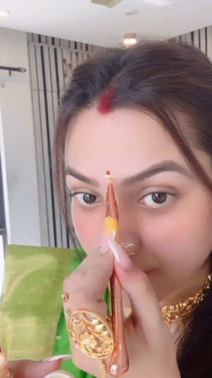 Ritu Rai Achary Instagram - অষ্টমীর সাজ …. Jewellery from - Beshbhusa Wpp - 8013933881 . Saree from - Sharanya boutique -7044808019,
Hair heat protection - B blunt . 💄lipstick- NARS -take me home 170, & Mack - all fried up ….#reels #hairstyl