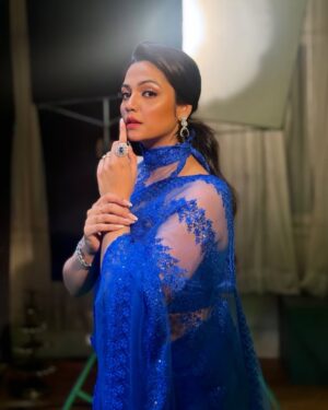 Ritu Rai Achary Instagram - 💙💙💙💙💙

@ritu.rai.acharya 
@sampurna_dey_100 
@rintuchakraborty1207 
@makeupbysumanganguly 
@jhalsadey201 

#instalike #instafashion #sareelovers #instacake #instafashion #instadesign #instamood #instalove #reach #reachforthestars