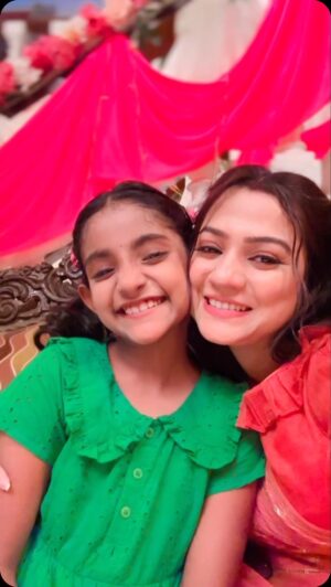 Ritu Rai Achary Instagram - মেহেন্দি 🫶 কাঁকন 

Keep watching Jagaddhatri ❤️

#mehendi #kakon #jagaddhatri 
#zeebangla #bluesproduction