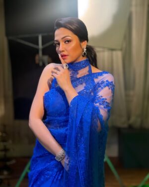 Ritu Rai Achary Instagram - 💙💙💙💙💙

@ritu.rai.acharya 
@sampurna_dey_100 
@rintuchakraborty1207 
@makeupbysumanganguly 
@jhalsadey201 

#instalike #instafashion #sareelovers #instacake #instafashion #instadesign #instamood #instalove #reach #reachforthestars