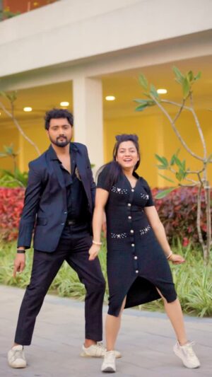 Ritu Rai Achary Instagram - Dance 💃 🕺 dance 🥰🧿#utsavmehendi 🥰 Soniya Tu janiya Tu ……