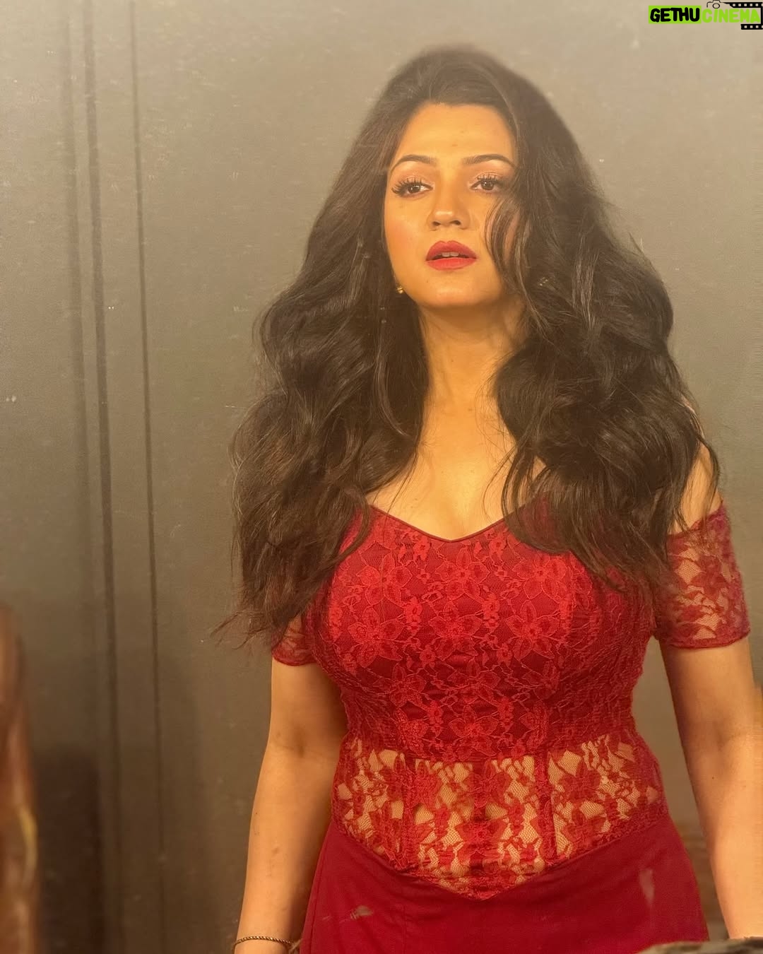 Ritu Rai Achary - 5.3K Likes - 🥀

@ritu.rai.acharya 
@sampurna_dey_100 
@rintuchakraborty1207 
@goindrilaofficial 
@makeupbysumanganguly 
@jhalsadey201 

#instamoods #instaclimb #instacool #instatravel #instafollow