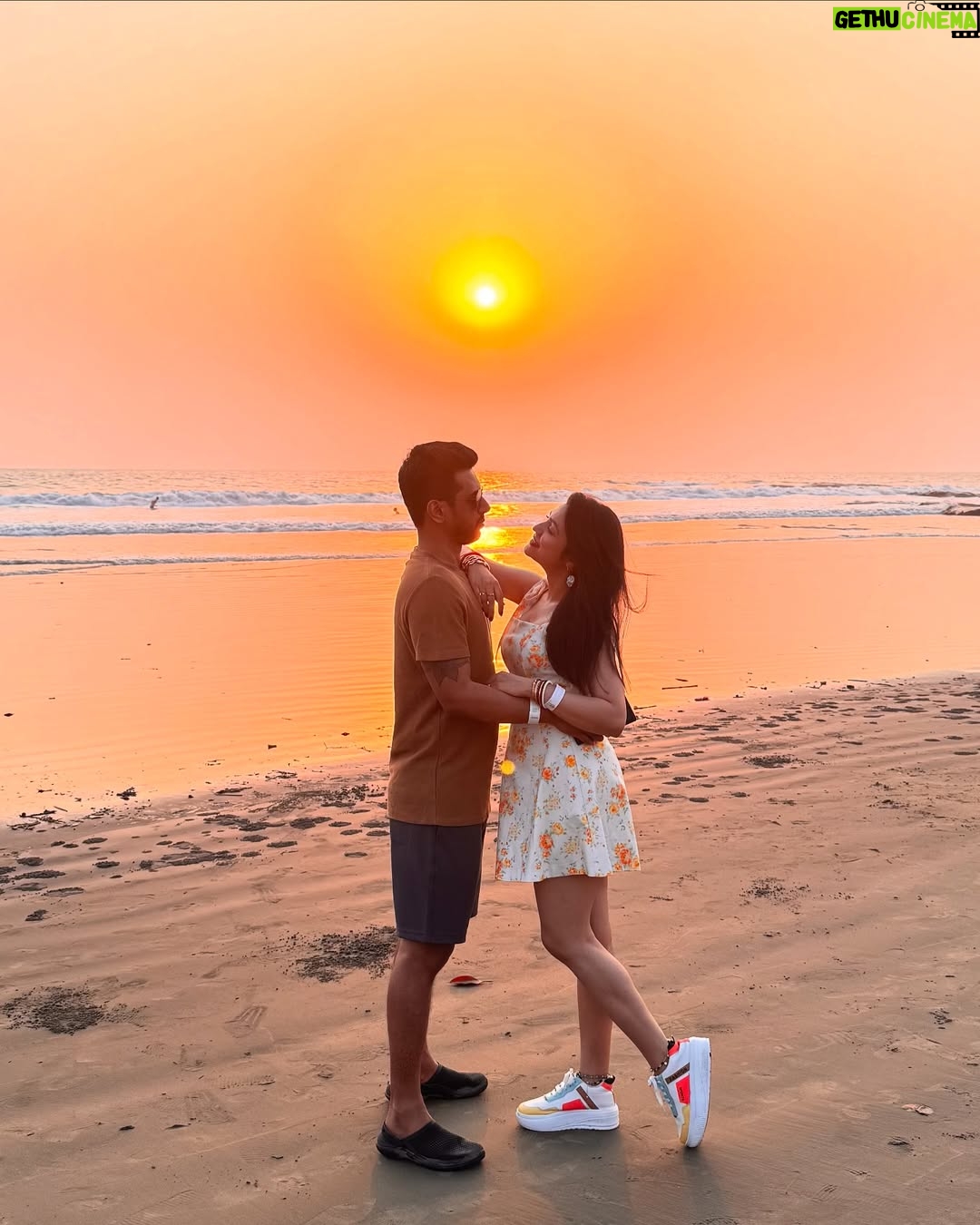 Ritu Rai Achary - 4.7K Likes - স্বপ্নের মাঝখানে…. My love ❤️🧿 @arunstockguru 🧿✨✨✨#goabeach #love #couple