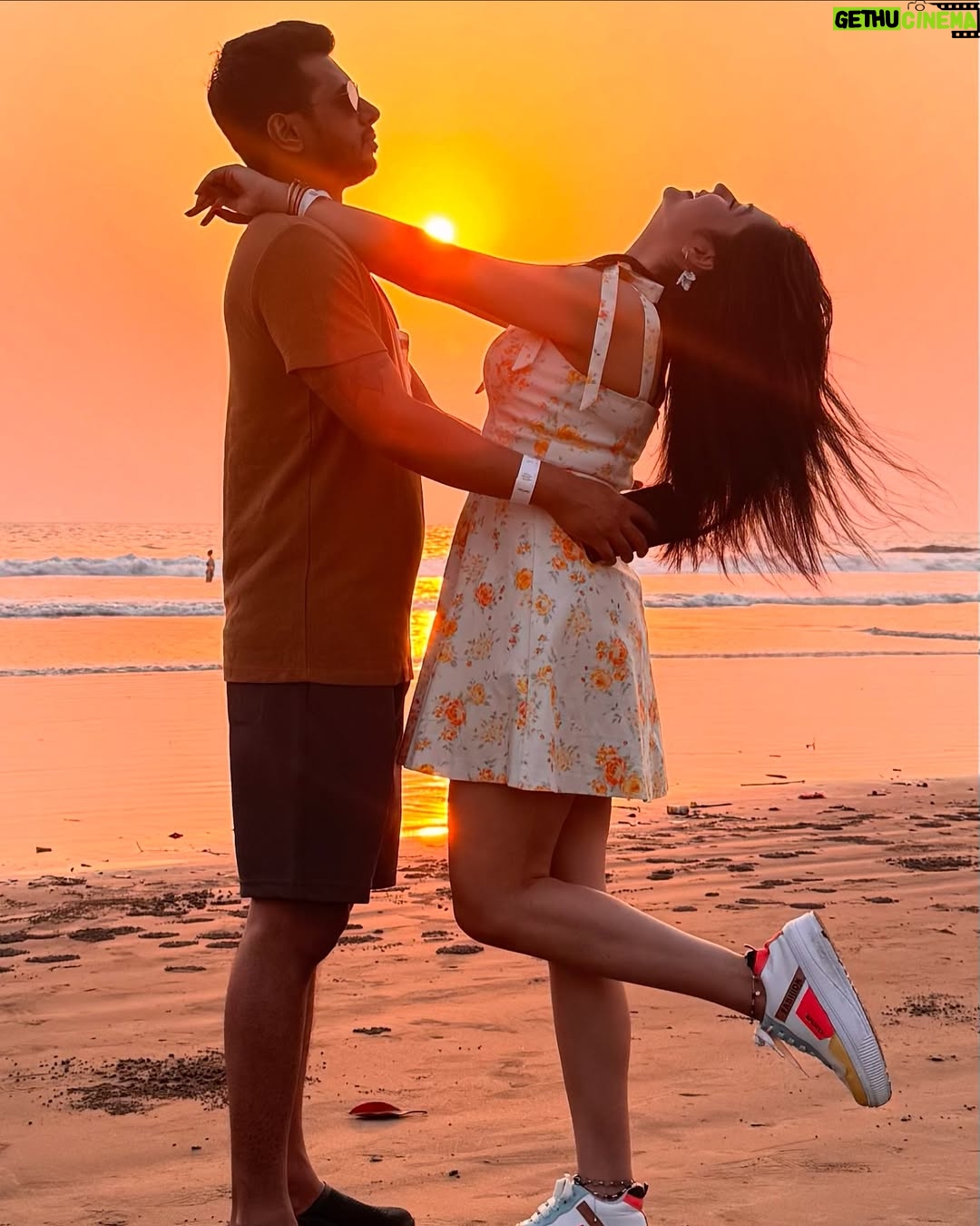 Ritu Rai Achary - 4.7K Likes - স্বপ্নের মাঝখানে…. My love ❤️🧿 @arunstockguru 🧿✨✨✨#goabeach #love #couple