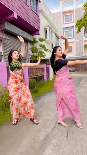 Ritu Rai Achary Instagram - 🌸Mono mor meghero sangii 🦢🦢🌦️🌦️✨✨🧿