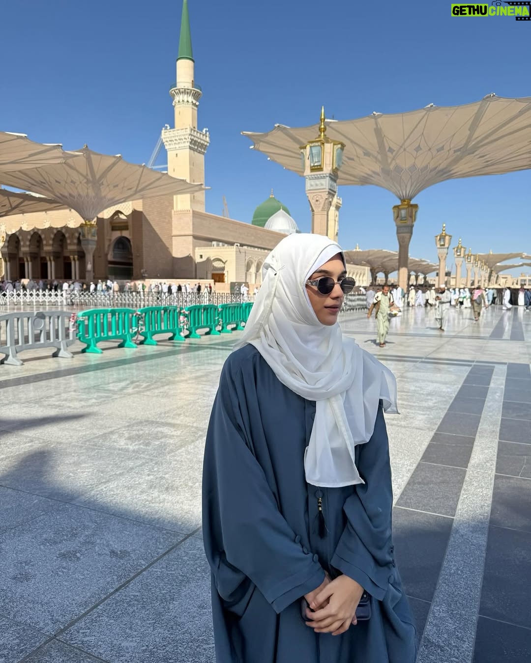 Romaisa Khan - 147K Likes - عید مبارک 🫀