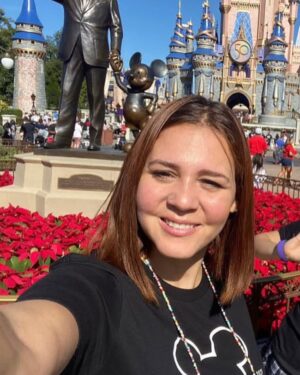 Rosario Prieto Instagram - Esta belleza es mi nieta Arianna @arianna__ds , feliz cumpleaños! 🥰🎉, te deseo  todo lo mejor y que cumplas todos tus sueños!!! Dios te bendiga .. TQM