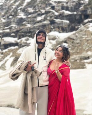Ruchika Rathore Instagram - Ek jisko thand bhot lagti hai😭 Ek wo jisko aesthetic important hai😂