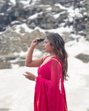 Ruchika Rathore Instagram - Ek jisko thand bhot lagti hai😭 Ek wo jisko aesthetic important hai😂