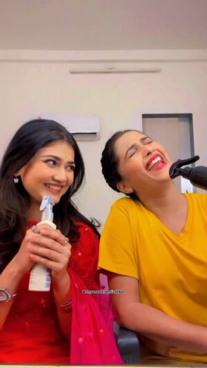 Rujuta Deshmukh Instagram - Bolne to do..!😆
.
.
.
.
#dnyanadaramtirthkar #trending #starpravah #lagnanantarhoilachprem #trendingreels #explore #funnyreels #positivity #blessed