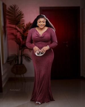 Ruth Kadiri Instagram - CAN I SHARE A SECRET??? 🤐 

10… yeses and we go.

Outfit by @beunique_wears 
Make up by  @Beautiepalms
Hair by  @ids_touch 
Photography @peculiarhaston 

Stepped out for @_timini  #Reellove❤️