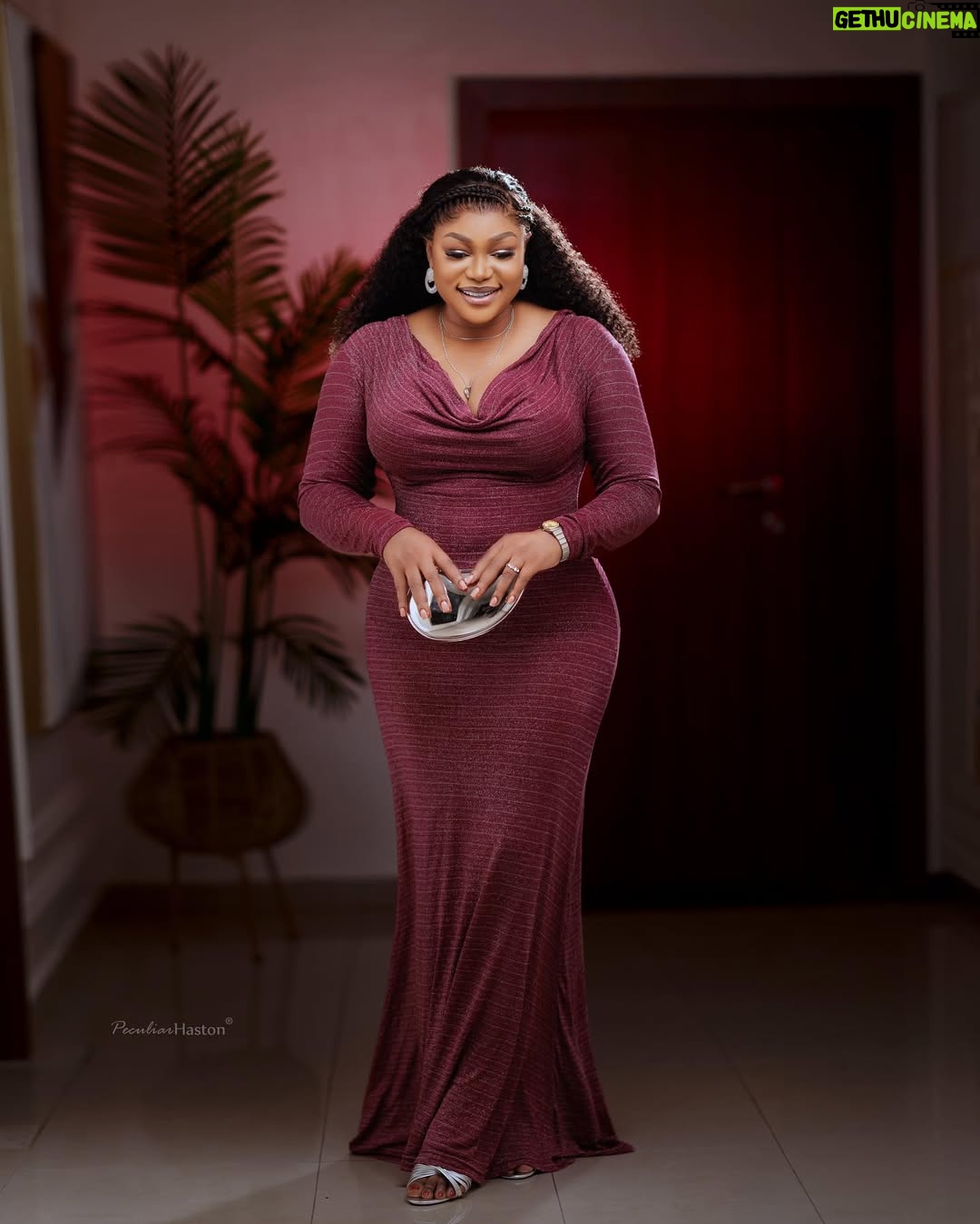 Ruth Kadiri - 72.8K Likes - CAN I SHARE A SECRET??? 🤐
10… yeses and we go.
Outfit by @beunique_wears
Make up by @Beautiepalms
Hair by @ids_touch
Photography @peculiarhaston
Stepped out for @_timini #Reellove❤️