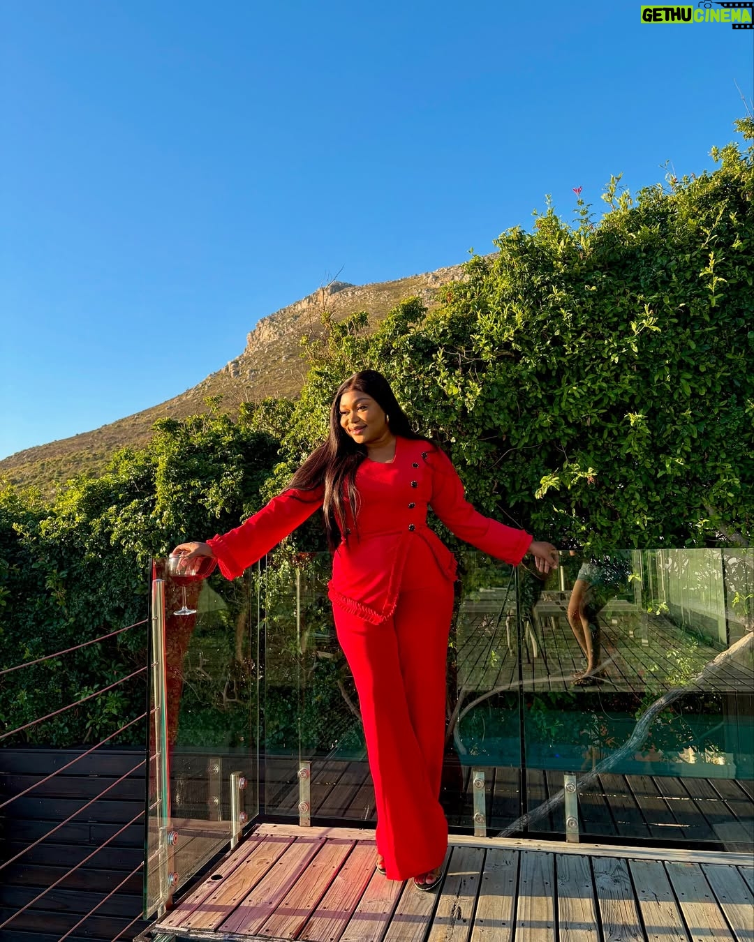 Ruth Kadiri - 83.3K Likes - Dear lord… may anyone reading this live life and prosper🙏 amen❤️
Outfit by @beunique_wears